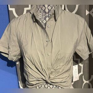 Karous Women's Gray Button-Down Shirt